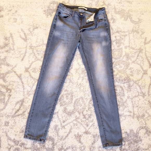 GOOD CONDITION KANCAN STRETCHY SKINNY BLUE JEANS
